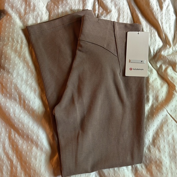 NWT Lululemon Ribbed Softstreme Zip-Leg High-Rise Cropped Pants 25" - Picture 3 of 5